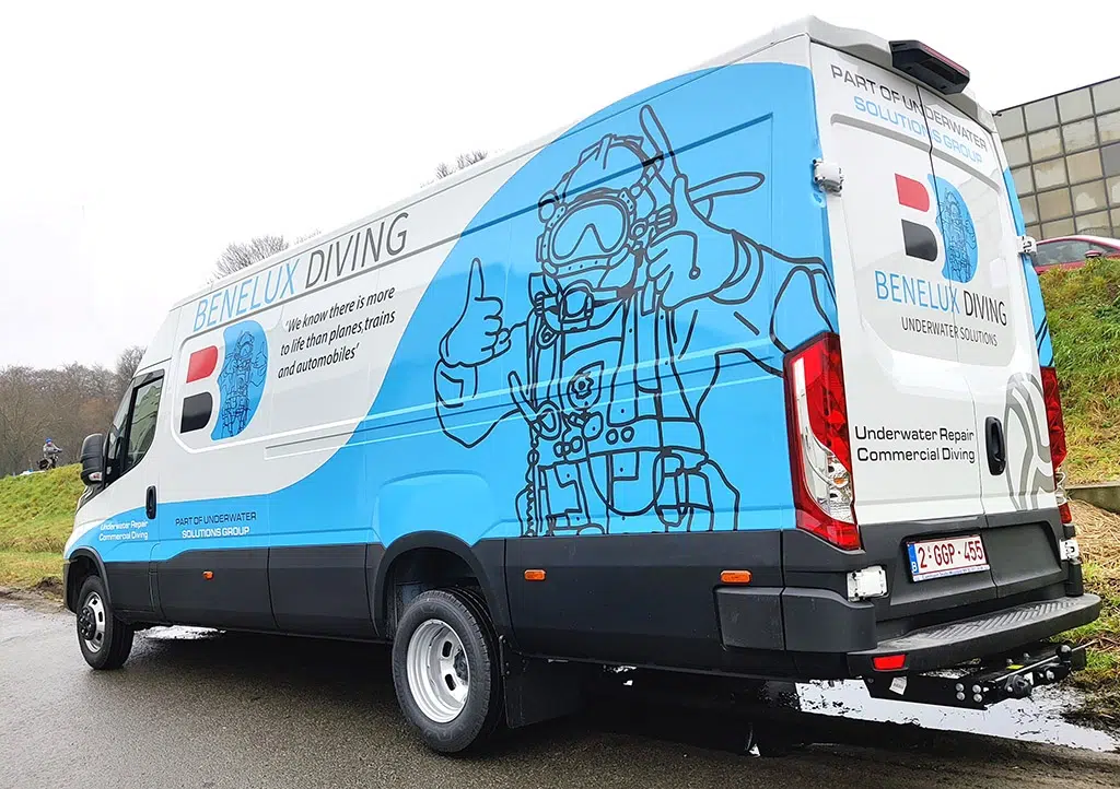 Belettering en wrapping van een bestelwagen met kleefletters