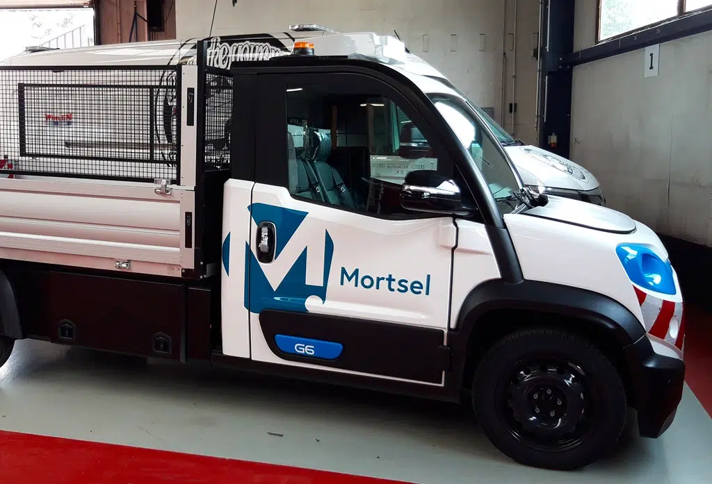 Belettering van een kleine bestelwagen