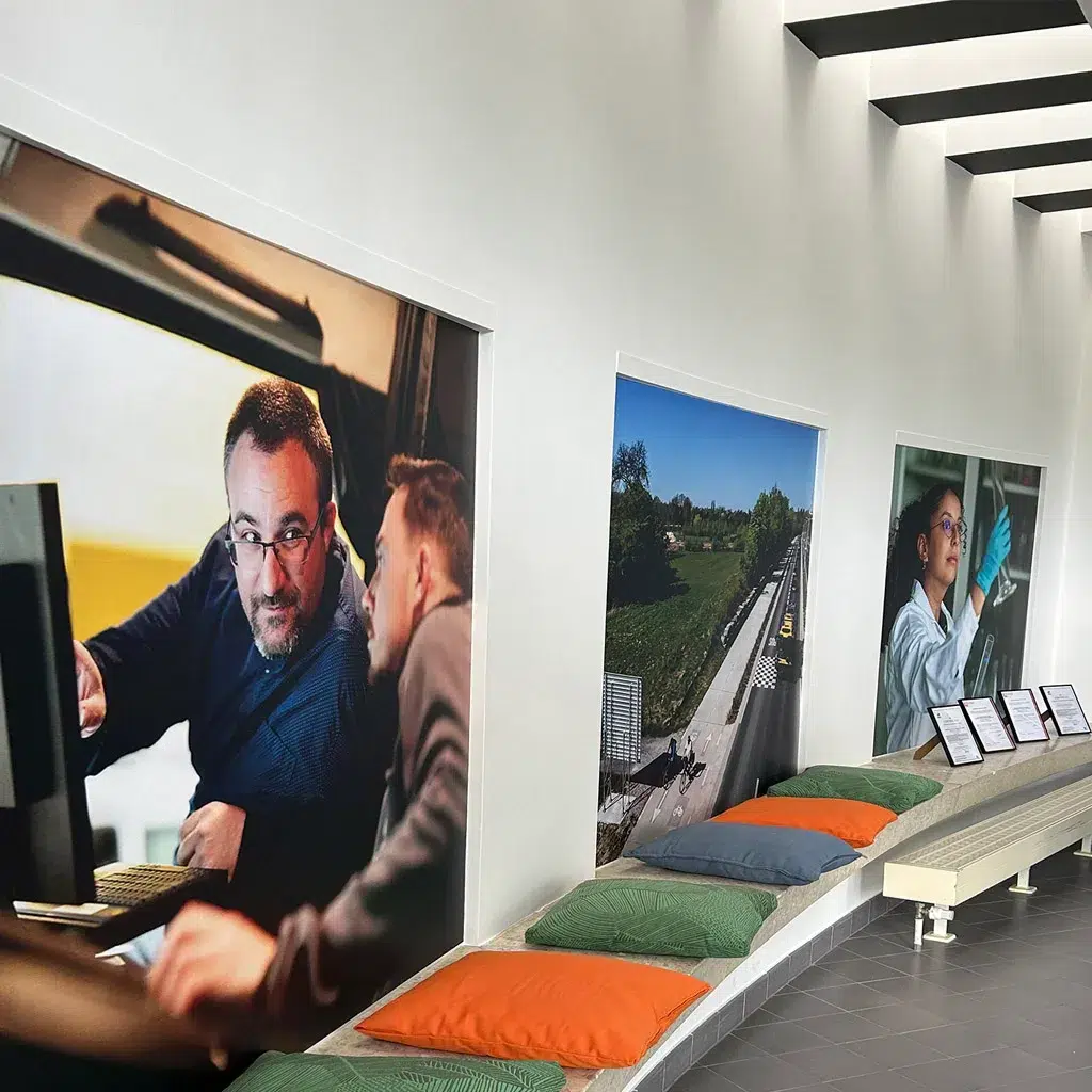 Indoor-dibond-aluminium-sandwichpanelen-print-op-paneel-in-een-opleidingscentrum