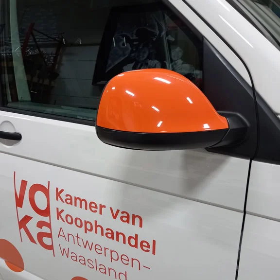 Outdoor finance wrapping en belettering van een bestelwagen AMS Antwerpen